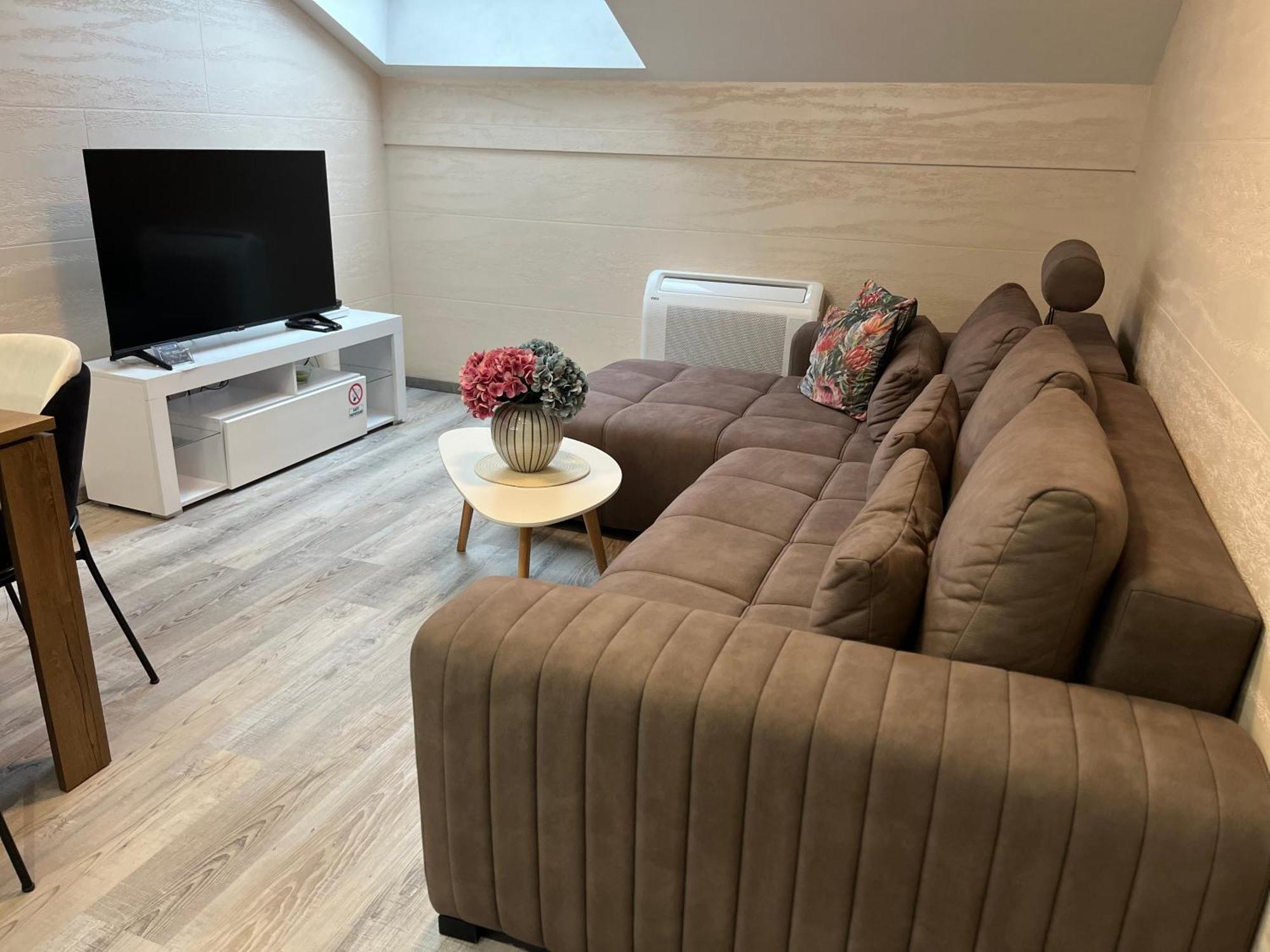Moste With Pool & Ev Station Apartamento *