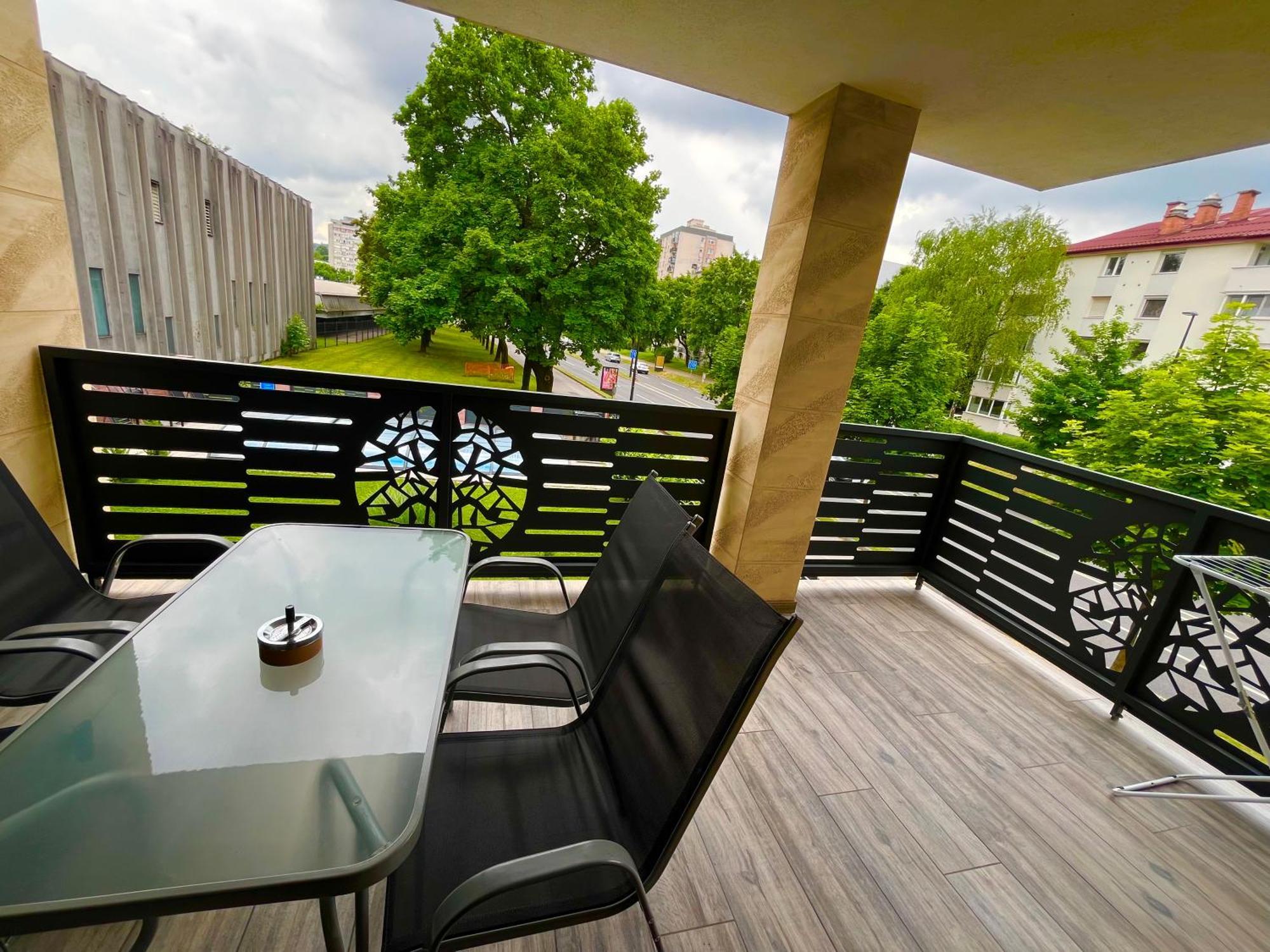 Apartamento Moste With Pool & Ev Station *